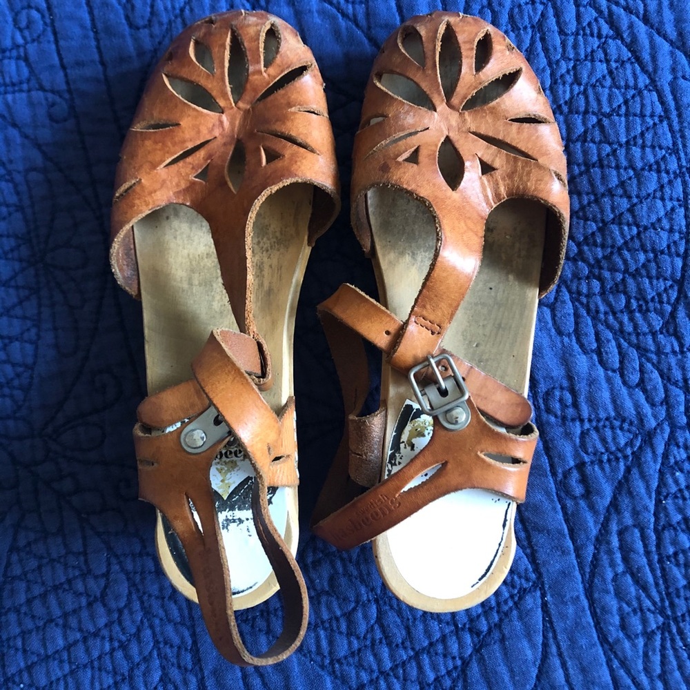 Super cute Swedish hasbeens sz 7